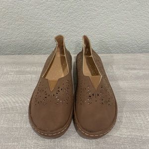 Women’s Size 9 Slip On Loafer